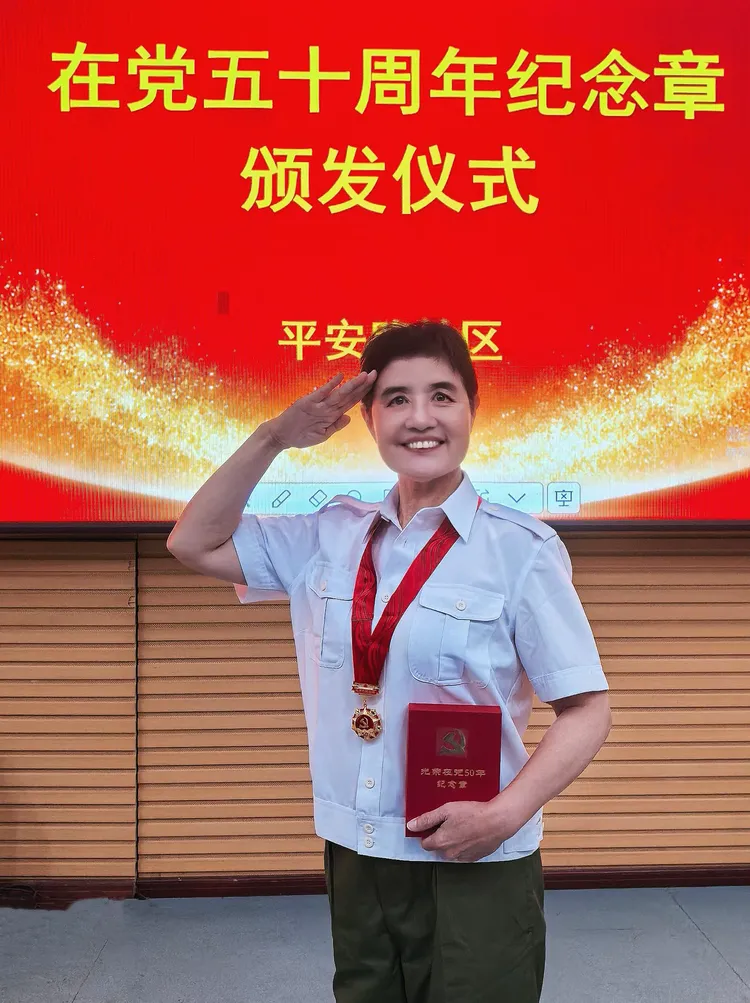兵网战友交流中心庆七一丹心映党旗     歌舞贺华诞(图2)