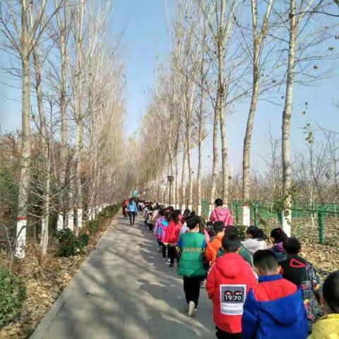 在奋进中前行，在实践中努力