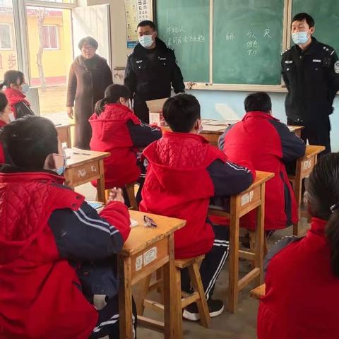 大英窝小学警校联合管制刀具收缴活动