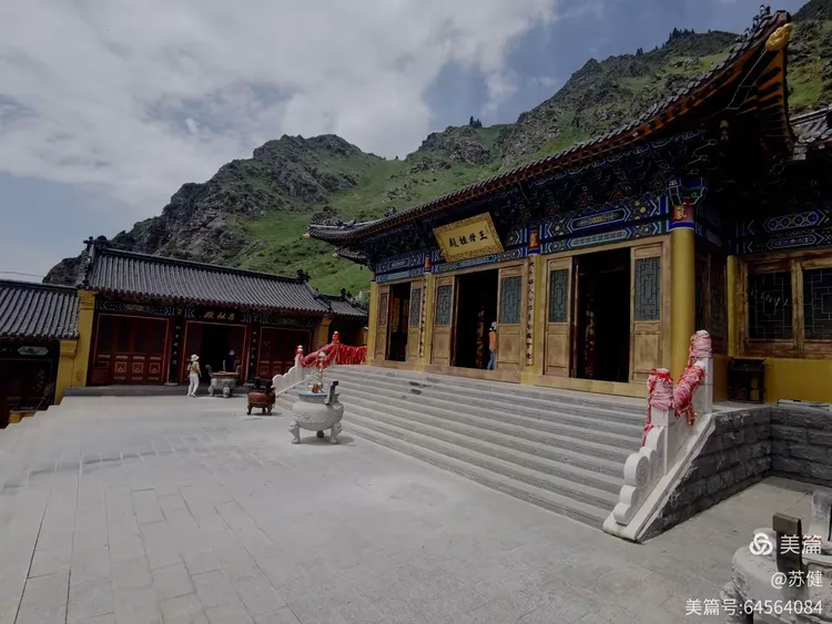 新疆天山天池吕祖殿