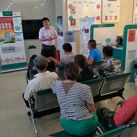 新疆兵团分行运营管理部副总经理王伟林等一行赴下野地兵团支行营业部开展现场调研工作