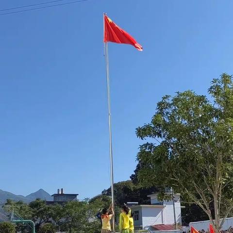 喜迎二十大，争做优秀少先队员——关下小学少先队新队员入队仪式