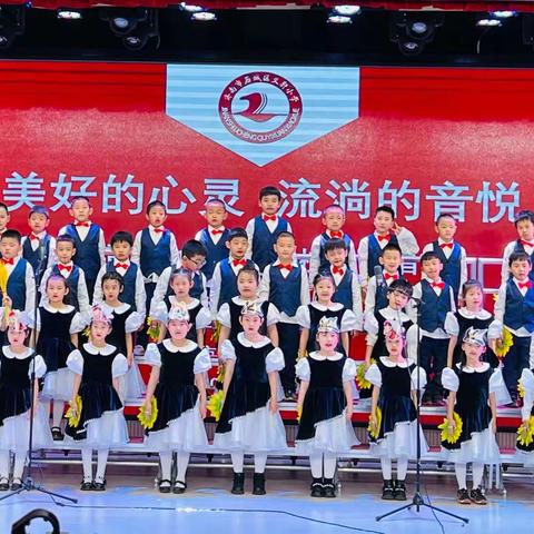 义轩音悦向模范，雷锋精神声声传——义轩小学一年级二班“学雷锋”合唱比赛