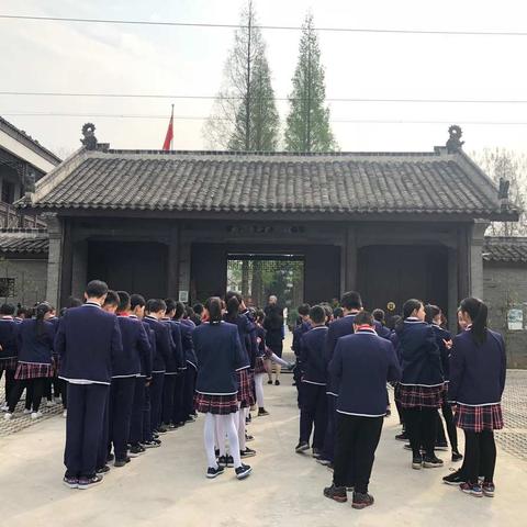 烈土陵园祭英魂，时代少年共筑梦——李家寨中心小学举行清明祭英烈活动