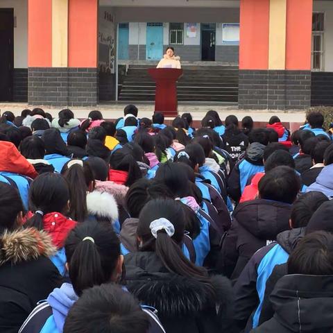 高坝九年制学校学习党的十九届五中全会精神