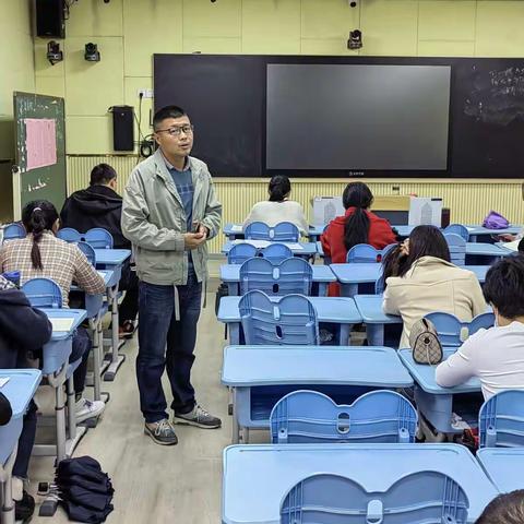 阴雨绵绵不减教研热情，热火朝天众人尽抒所长