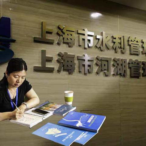 申城这10年:天蓝水清地绿，向默默守护在河湖水系的管理者志愿者致敬！