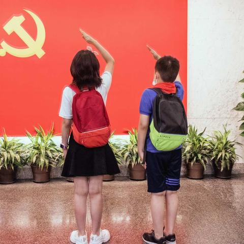 党史教育从娃娃抓起：我家龙凤倾情学党史