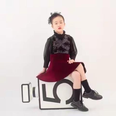 【2022.我的人像摄影作品】国际小名模 摄影师老曹美篇号：64694400.模特我孙女