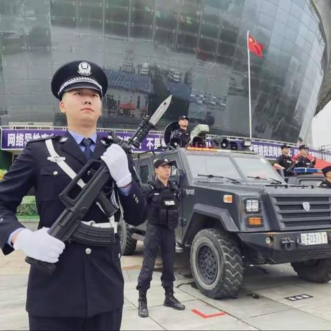 中国历史文化名城襄阳，正在申报全国文明城市，各行业齐力协力为创建而贡献力量，战斗一线的工作者忘我的工作