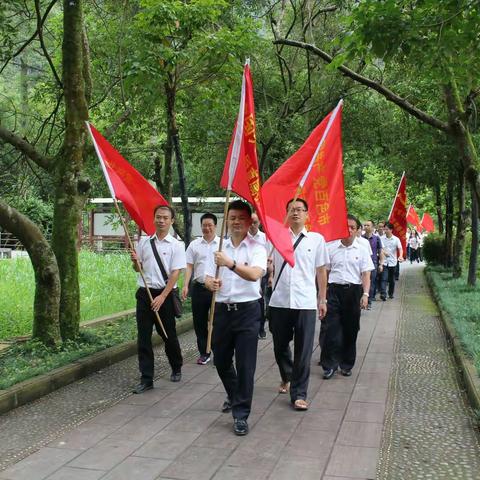 市局（公司）组织党员赴东兰开展党性教育活动