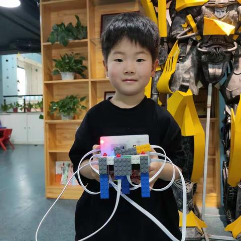 乐博机器人小学员张弈鸣5月课程学习总结