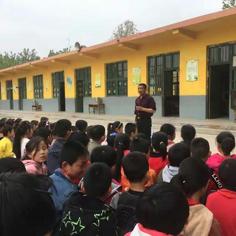 青驼小学河疃联小“人间四月芳菲尽，缕缕书香溢满园”读书节