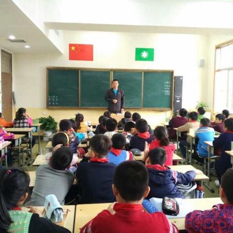 五（10）班特色课——青青的草地，圆圆的足球，小小的我们，大大的梦想……