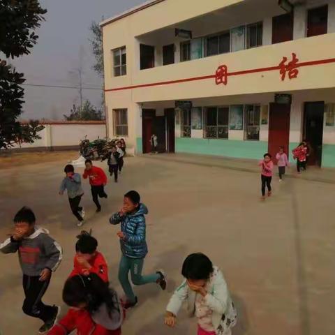 遂平县石寨铺镇柳庄小学消防演练及培训简报