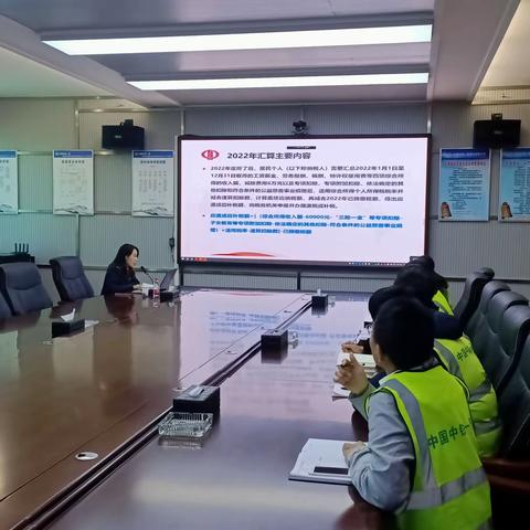 便民春风常送暖 个税辅导添动力