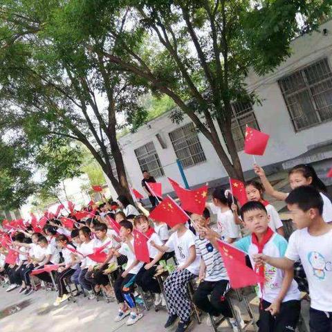 张近小学“唱响经典红歌 点亮快乐童年”趣味运动会