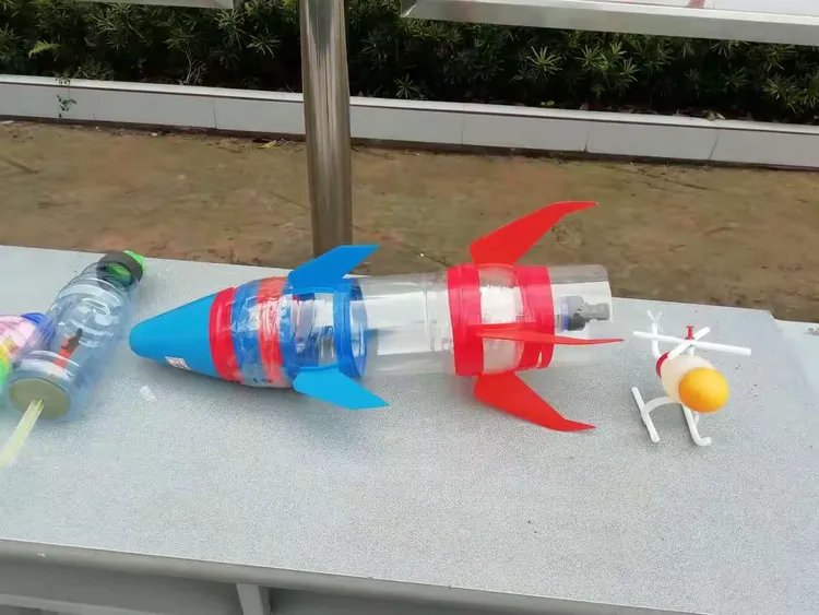 科创兴趣组现场制作作品