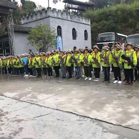 十二小学六(8)班的护外活动