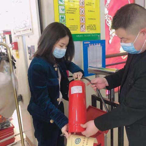 投资促进科到分包新世纪商场检查安全生产