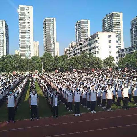 励德双语初中第一天～～开学典礼～队列训练……