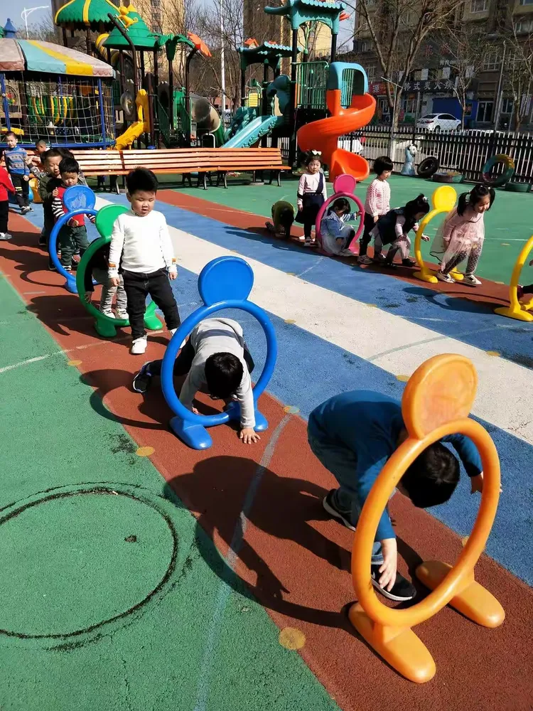 游戏活动《钻山洞》