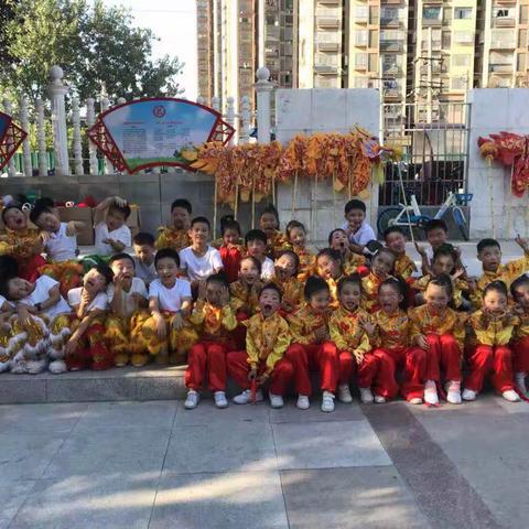 龙腾狮舞迎国庆