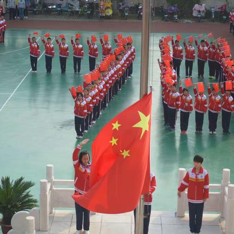 围场县第一小学举行《盛世共贺  举国同庆  歌唱祖国》升旗仪式