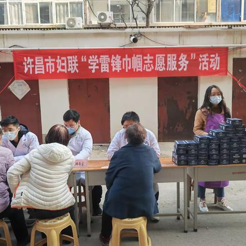 南关街道办事处三八社区开展“学雷锋 讲奉献”义诊活动。