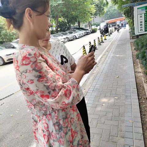 枫林华府社区积极宣传帮办小程序工作