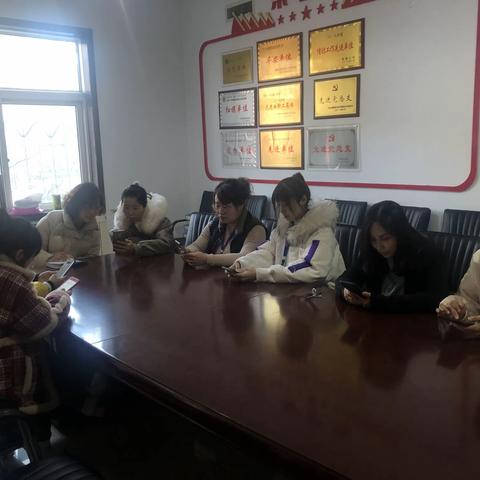 新景公司女职委组织女职工集中学习《民法典》