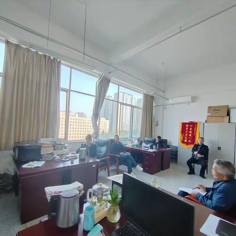 代收暖气暖人心---公产管理所走进家属院为小区居民代收取暖气费