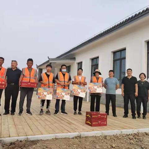 浓浓中秋情 慰问暖人心——南孙庄镇人大组织慰问乡村振兴一线施工人员