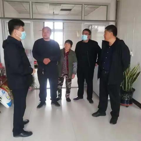 区人大常委会领导到南孙庄镇走访慰问贫困户
