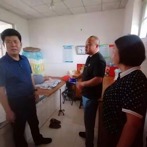 雨中慰问送温暖   真情实意暖人心——区人大常委会副主任崔立民到南孙庄一行走访慰问包联贫困户