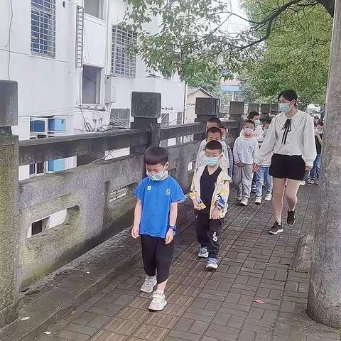 参观小学初体验，幼小衔接促成长————记城南社区幼儿园大班参观城南学校