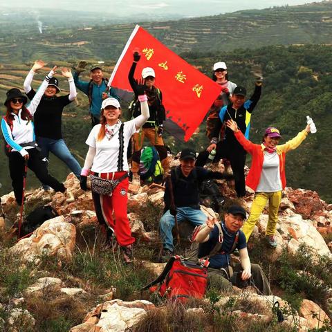 家门口的风景------塔山