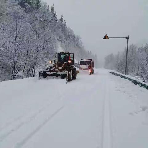 昌达公路养护工程有限责任公司疫情防控期间加强除雪防滑工作，确保道路安全畅通