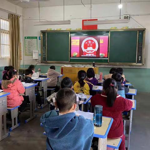 学法知法懂法，做守法小公民——铁山小学“国家宪法日”系列活动