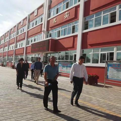 江西省教育厅赴宁夏考察“互联网+教育”示范区建设观摩团莅临利通区金银滩复兴学校考察观摩学习