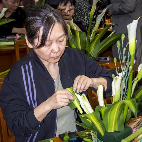 市老年大学插花艺术班上课花絮