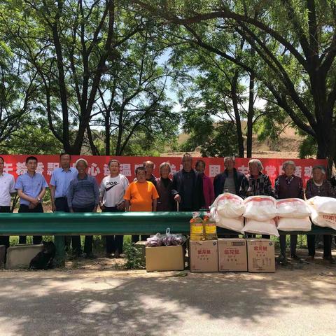 子长县烟草专卖局“端午粽香飘 贴心送温暖”关爱贫困户主题党日活动