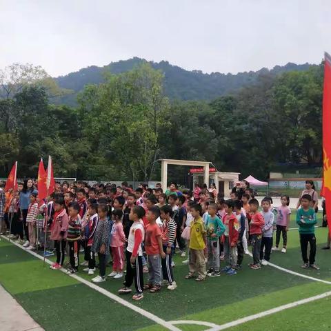 “红色基因代代传 争做新时代好队员”龙湖镇中心小学建队日主题活动