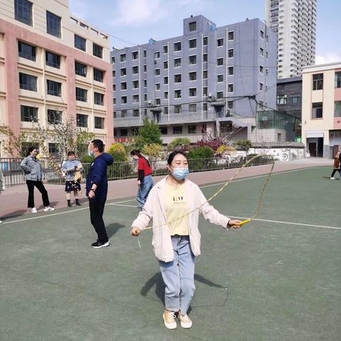 古城台小学“欢青春 乐运动”青年节跳绳比赛