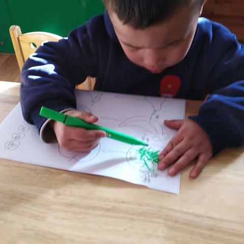 横山区第三幼儿园第三主题“颜色蹦蹦跳”主题展示