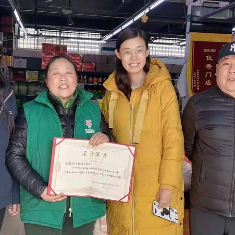 转山西路社区向参与“集福泉城 爱心助残”募捐活动的辖区爱心企业送证书啦