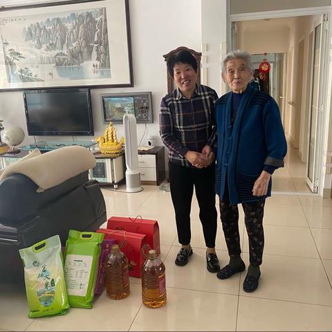 转山西路社区开展“莫道桑榆晚 人间重暖情”重阳节走访慰问活动