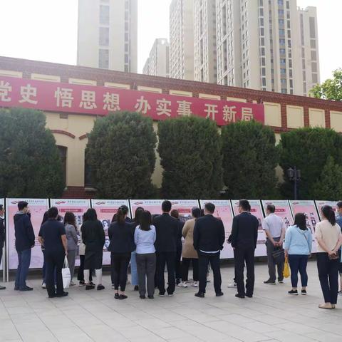 青岛分行团委组织参观共青团成立100周年团史展览