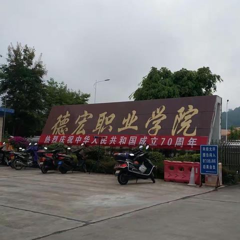 “小小的学生，大大的校园"