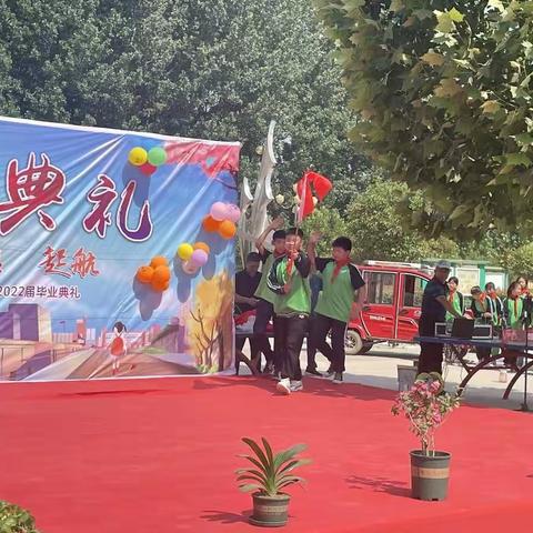 小陈乡中心小学“盛夏绽放童心向党”入队仪式